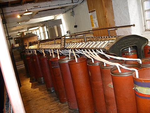 File:Restored primary level spinning machine at Quarry Bank Mill.jpg